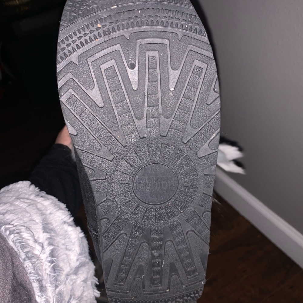 Boots - Picture 4 of 4